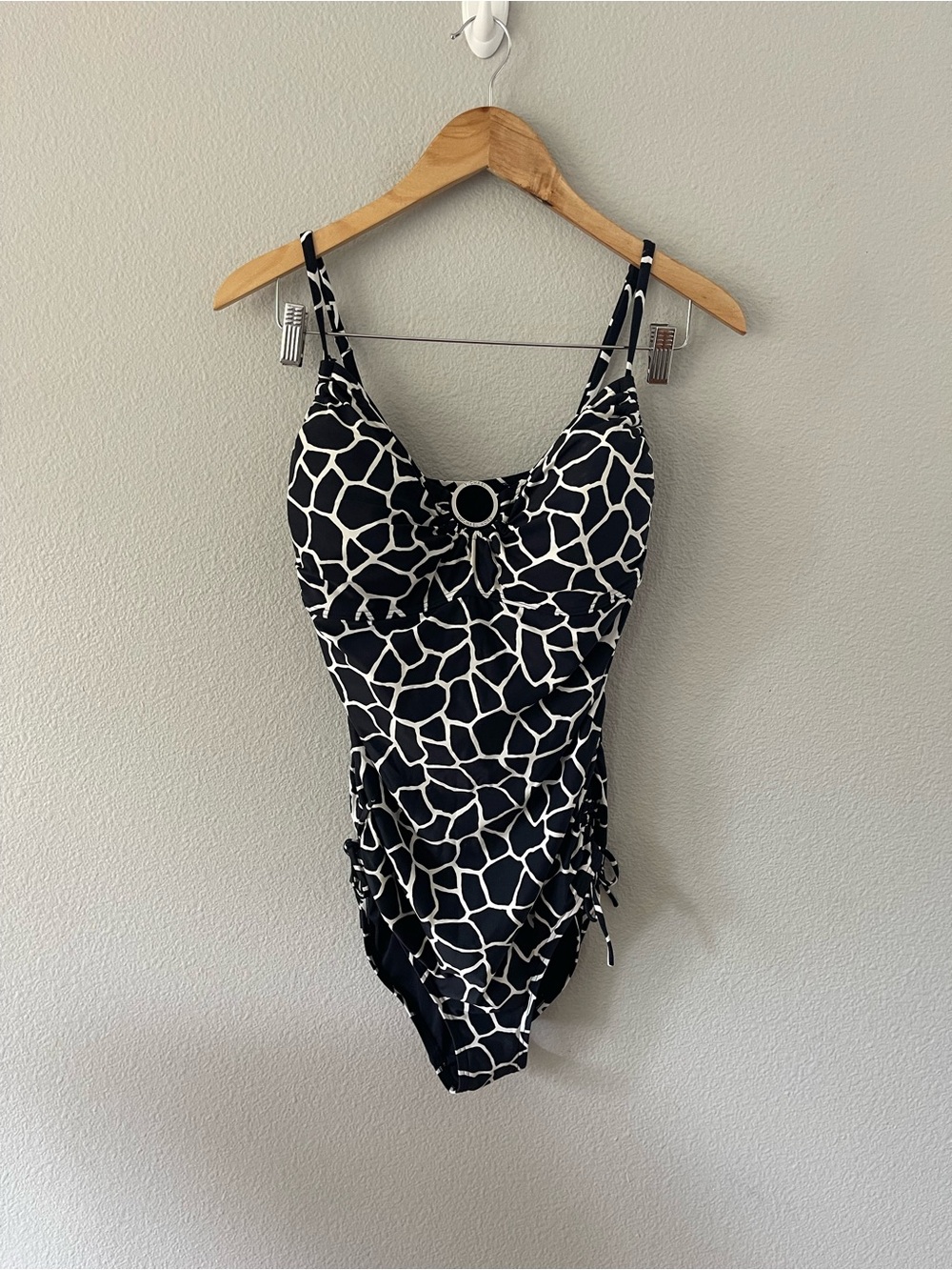Michael Kors black/white giraffe print one-piece swimsuit size 12